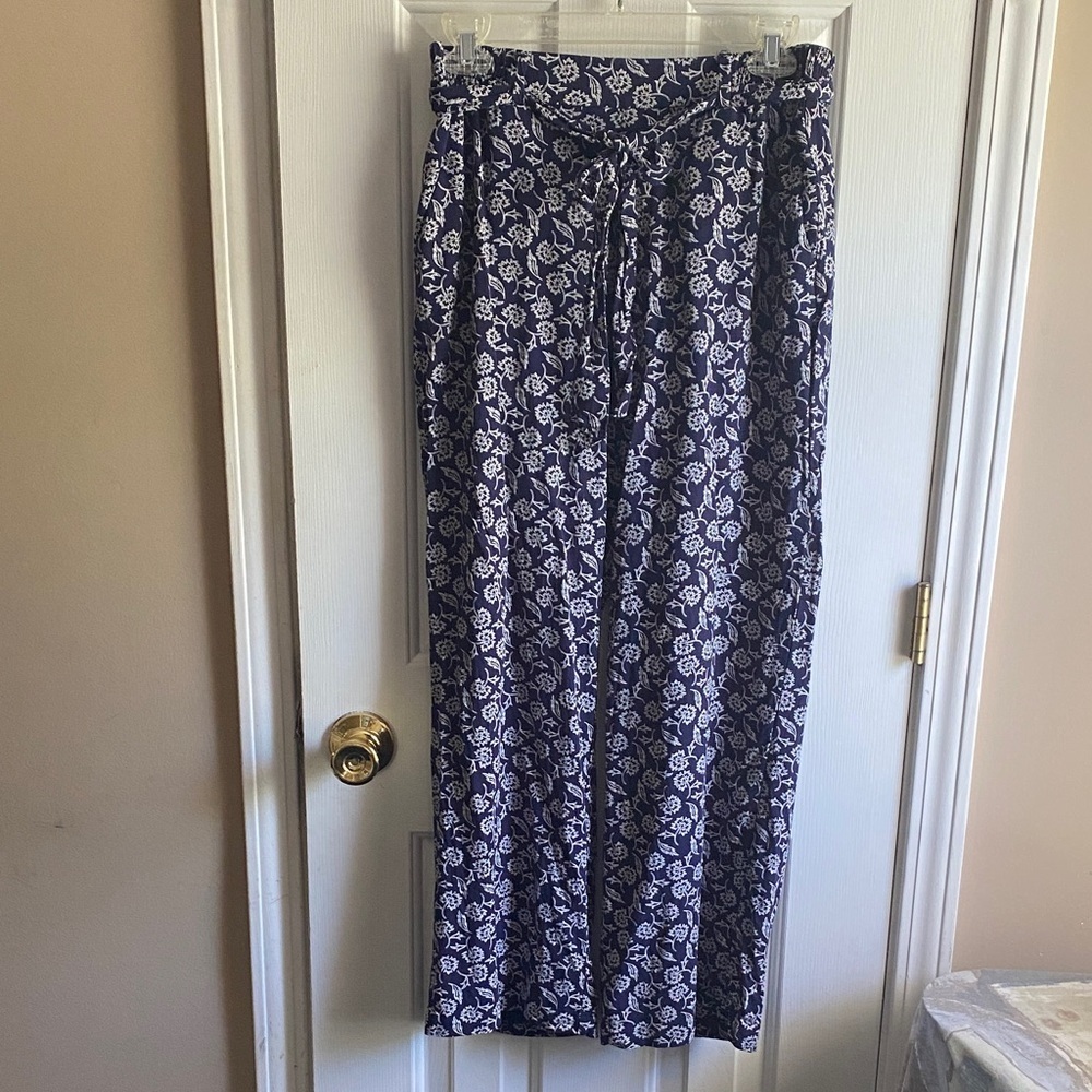 Old Navy Size Small Navy & White Wide Leg Printed Floral Pants with Tie-Pockets